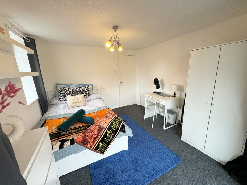 Beautiful Bedroom in Canary Wharf with Private Balcony